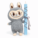 Σετ Πασχαλινής Λαμπάδας 30εκ με Labubu Γκρι & Γαλάζιο Πλακέ Κερί